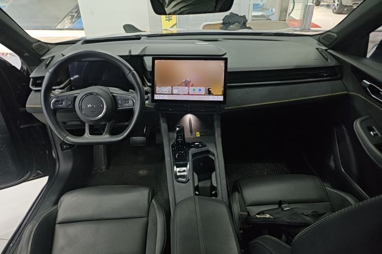 Used Lynk & Co 03 2023 2.0TD DCT H-Power Halo Center Console