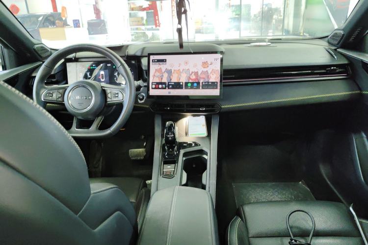 Used Lynk & Co 03 2023 2.0TD DCT JingPro Center Console