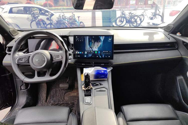 Used Lynk & Co 03 2023 1.5TD DCT JingPro Center Console
