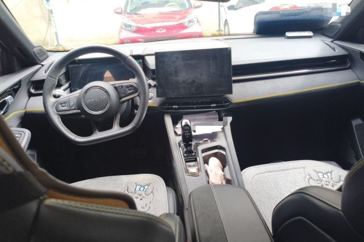 Used Lynk & Co 03 2023 1.5TD DCT JingPro Center Console