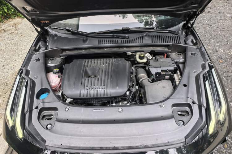 Used Lynk & Co 03 2023 2.0TD DCT H-Power Halo Engine Bay