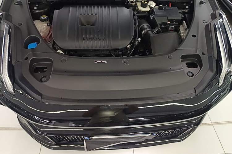 Used Lynk & Co 03 2023 2.0TD DCT JingPro Engine Bay