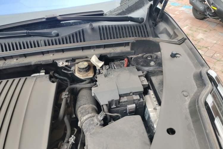 Used Lynk & Co 03 2023 2.0TD DCT JingPro Engine Bay Left