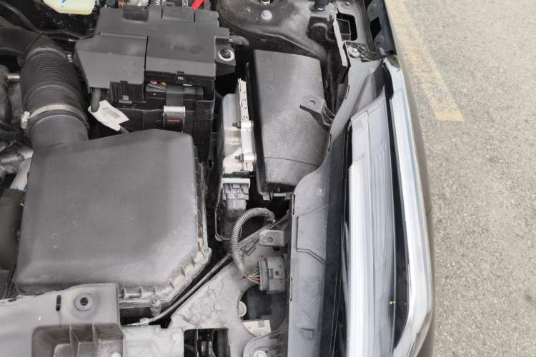 Used Lynk & Co 03 2023 1.5TD DCT JingPro Engine Bay Left