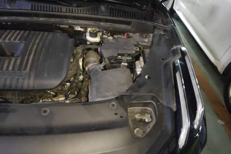 Used Lynk & Co 03 2023 2.0TD DCT JingPro Engine Bay Left
