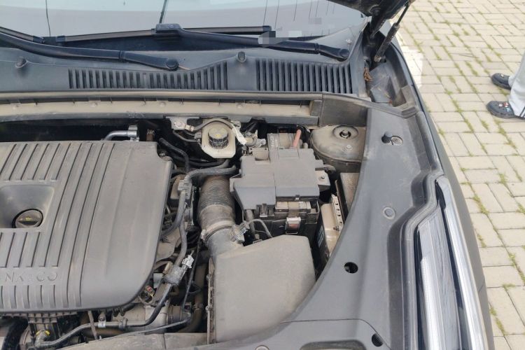 Used Lynk & Co 03 2023 2.0TD DCT H-Power Halo Engine Bay Left