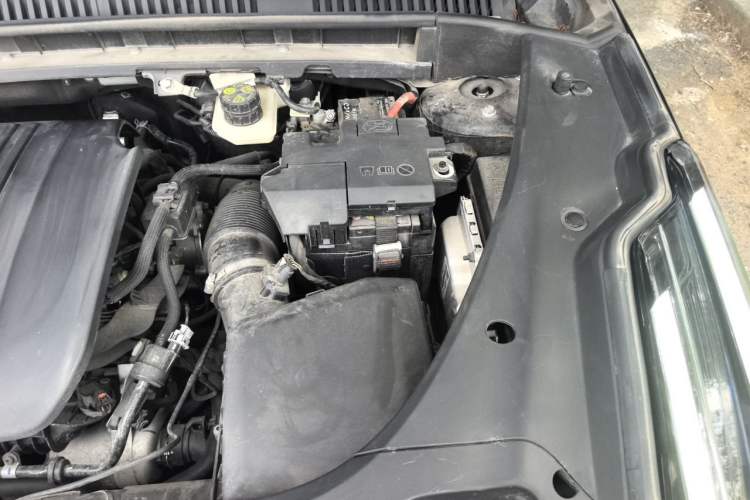 Used Lynk & Co 03 2023 2.0TD DCT JingPro Engine Bay Left