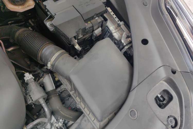 Used Lynk & Co 03 2023 1.5TD DCT JingPro Engine Bay Left