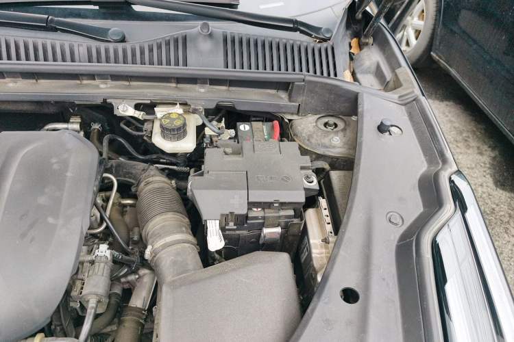 Used Lynk & Co 03 2023 1.5TD DCT JingPro Engine Bay Left