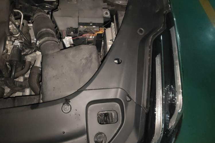 Used Lynk & Co 03 2023 1.5TD DCT JingPro Engine Bay Left