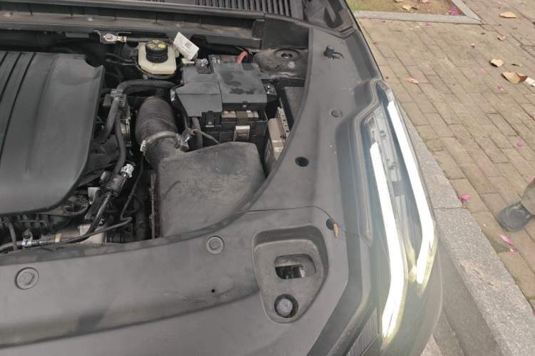 Used Lynk & Co 03 2023 2.0TD DCT JingPro Engine Bay Left