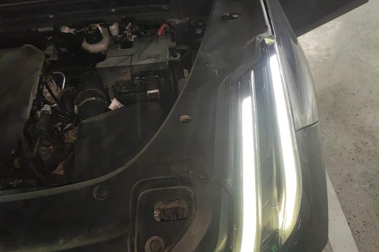 Used Lynk & Co 03 2023 1.5TD DCT JingPro Engine Bay Left