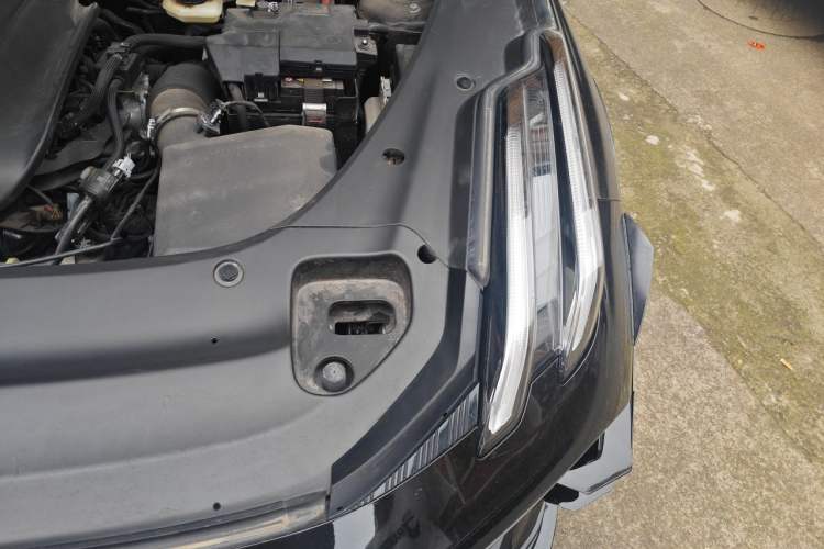 Used Lynk & Co 03 2023 2.0TD DCT JingPro Engine Bay Left