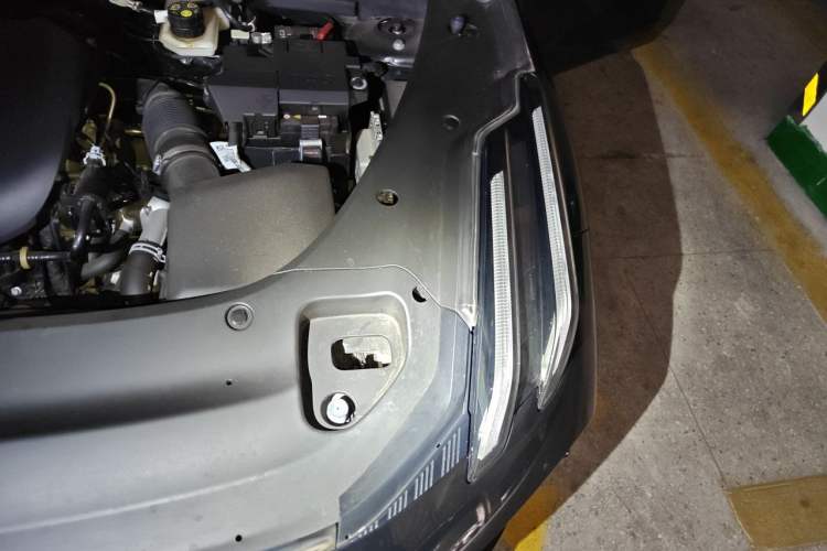 Used Lynk & Co 03 2023 1.5TD DCT JingPro Engine Bay Left