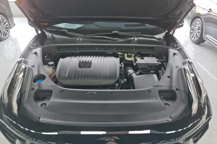 Used Lynk & Co 03 2023 2.0TD DCT H-Power Halo Engine Bay