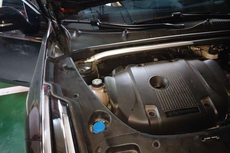 Used Lynk & Co 03 2023 03+ 2.0TD Automatic Yufeng Edition Engine Bay Right