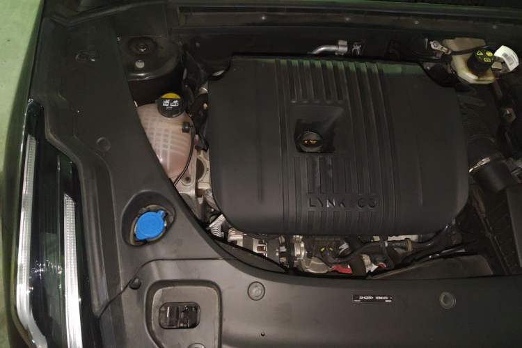 Used Lynk & Co 03 2023 2.0TD DCT JingPro Engine Bay Right