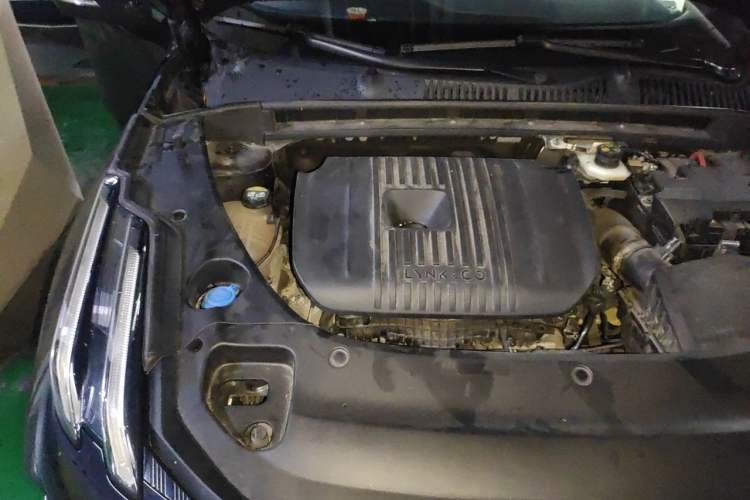Used Lynk & Co 03 2023 2.0TD DCT JingPro Engine Bay Right