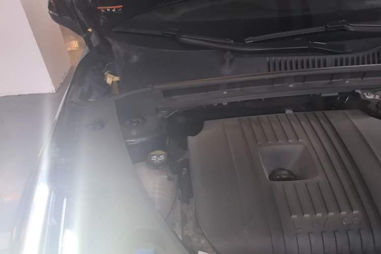 Used Lynk & Co 03 2023 2.0TD DCT H-Power Halo Engine Bay Right