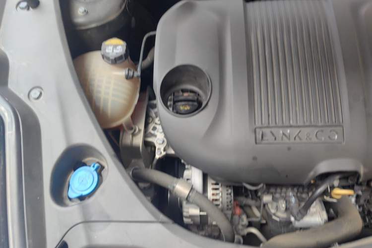 Used Lynk & Co 03 2023 1.5TD DCT JingPro Engine Bay Right