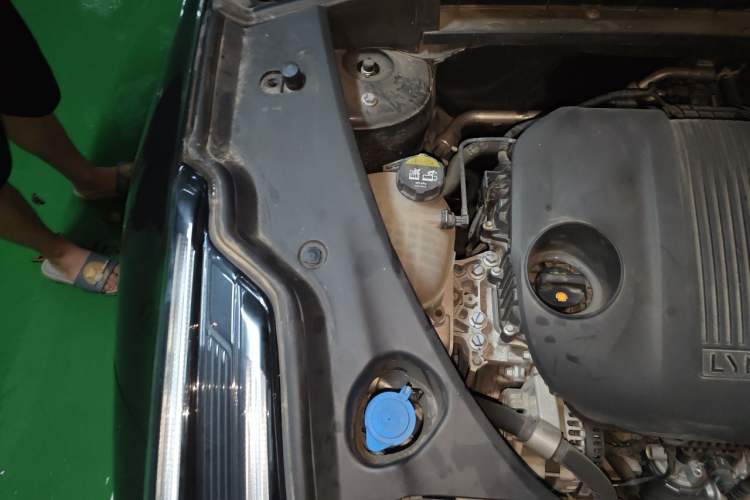 Used Lynk & Co 03 2023 1.5TD DCT JingPro Engine Bay Right