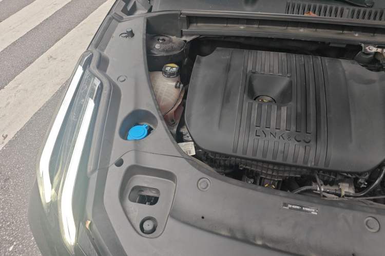Used Lynk & Co 03 2023 2.0TD DCT JingPro Engine Bay Right