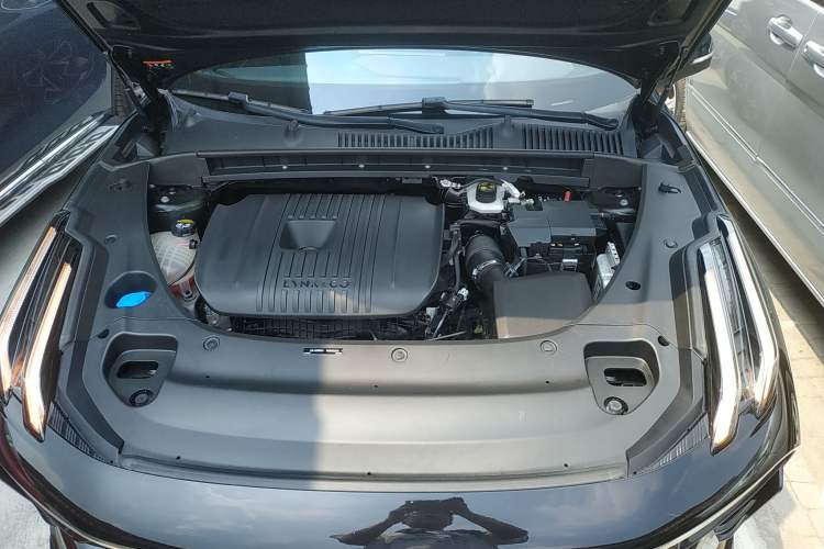 Used Lynk & Co 03 2023 2.0TD DCT JingPro Engine Bay