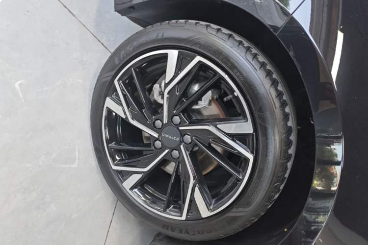 Used Lynk & Co 03 2023 1.5TD DCT JingPro Exterior 4
