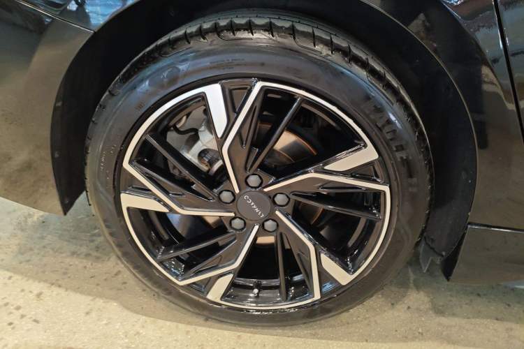 Used Lynk & Co 03 2023 1.5TD DCT JingPro Exterior 5