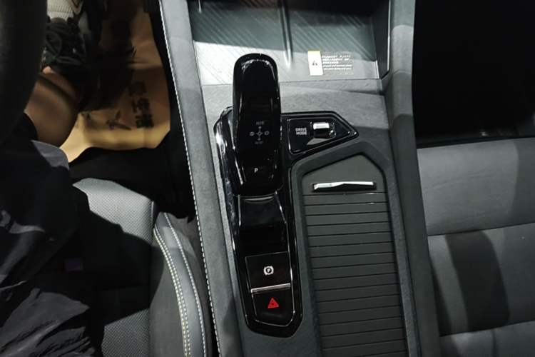 Used Lynk & Co 03 2023 1.5TD DCT JingPro Gear Lever