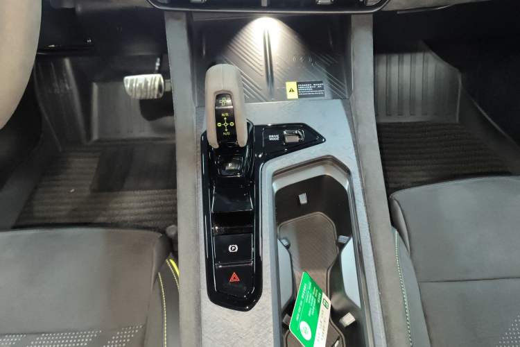 Used Lynk & Co 03 2023 03+ 2.0TD Automatic Yufeng Edition Gear Lever
