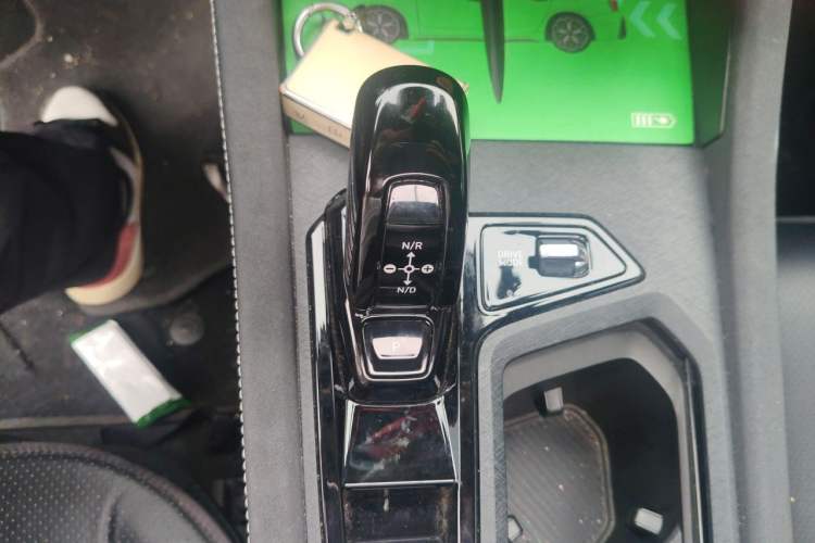 Used Lynk & Co 03 2023 2.0TD DCT H-Power Halo Gear Lever