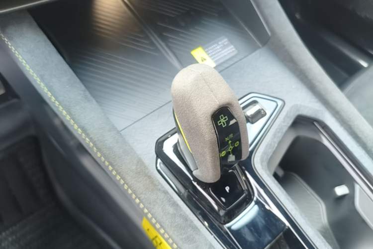 Used Lynk & Co 03 2023 03+ 2.0TD Automatic Yufeng Edition Gear Lever