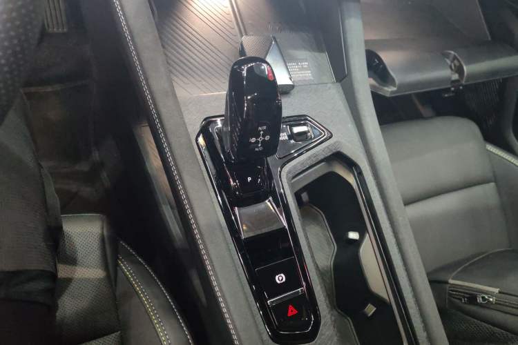 Used Lynk & Co 03 2023 2.0TD DCT JingPro Gear Lever