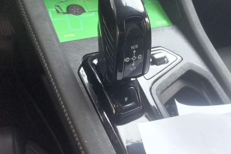 Used Lynk & Co 03 2023 2.0TD DCT JingPro Gear Lever