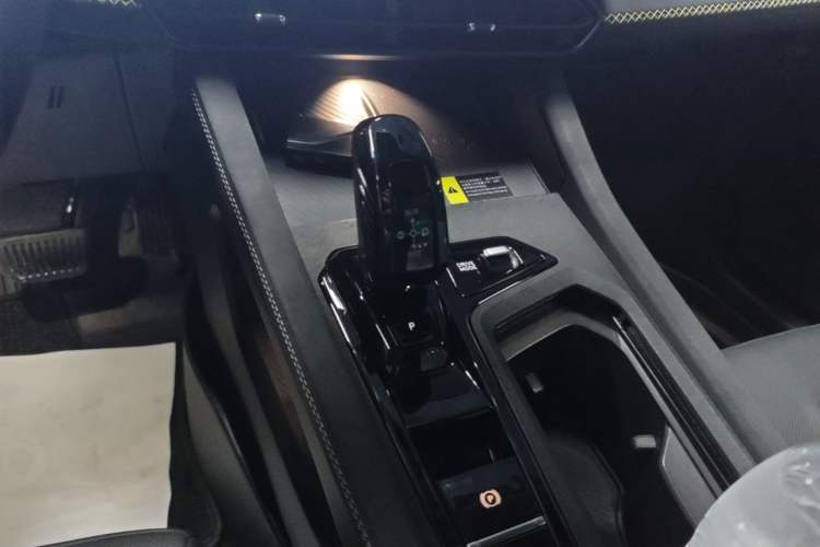 Used Lynk & Co 03 2023 1.5TD DCT JingPro Gear Lever