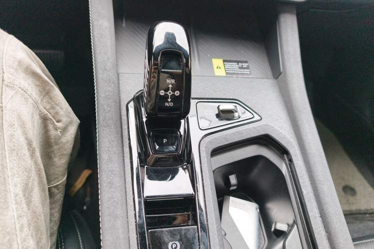 Used Lynk & Co 03 2023 1.5TD DCT JingPro Gear Lever