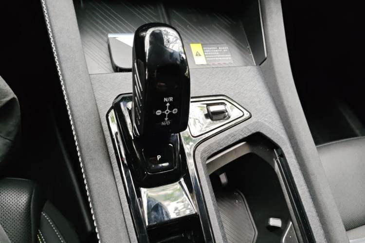 Used Lynk & Co 03 2023 2.0TD DCT JingPro Gear Lever