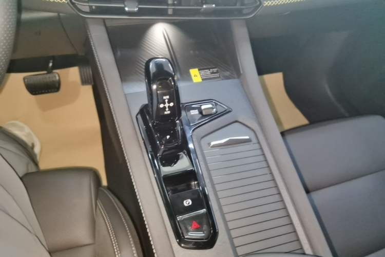 Used Lynk & Co 03 2023 1.5TD DCT JingPro Gear Lever