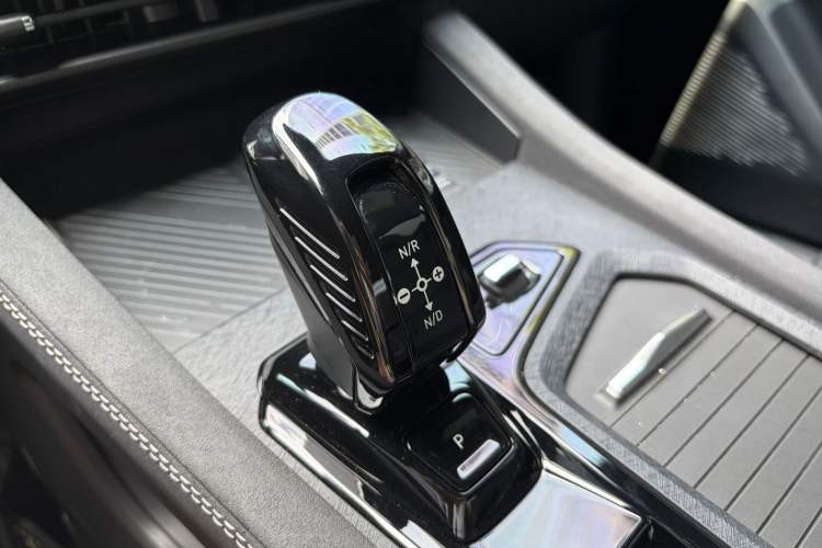 Used Lynk & Co 03 2023 1.5T EM-F PM Gear Lever