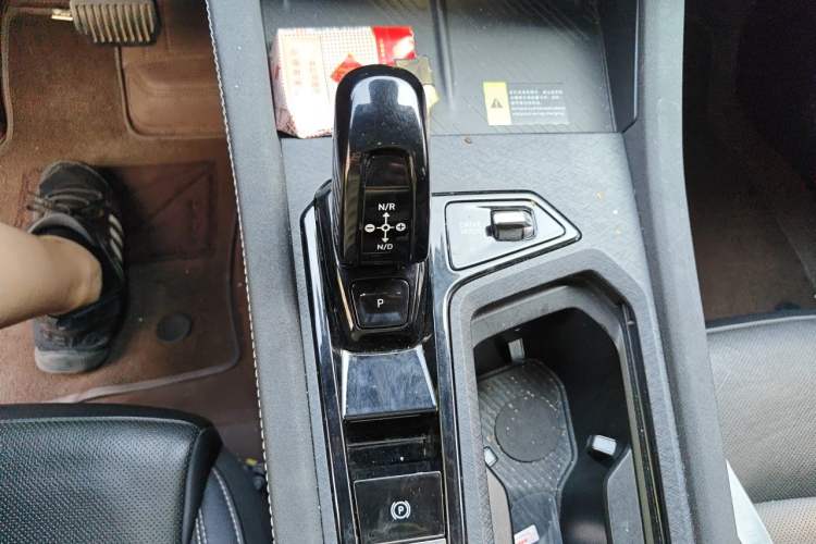 Used Lynk & Co 03 2023 1.5TD DCT JingPro Gear Lever
