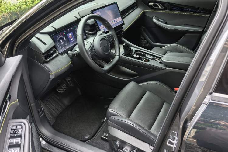 Used Lynk & Co 03 2023 2.0TD DCT H-Power Halo Interior 1