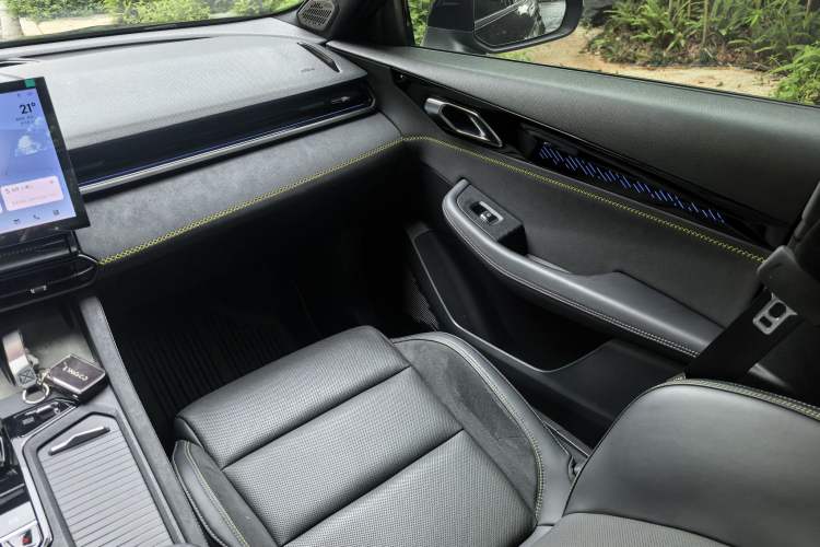Used Lynk & Co 03 2023 2.0TD DCT H-Power Halo Interior 3