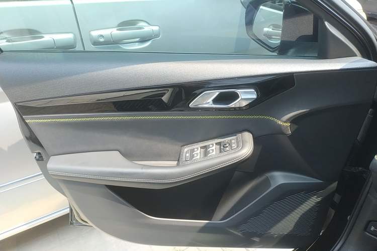Used Lynk & Co 03 2023 2.0TD DCT JingPro Interior 4