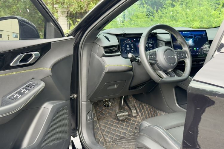 Used Lynk & Co 03 2023 2.0TD DCT JingPro Interior 6
