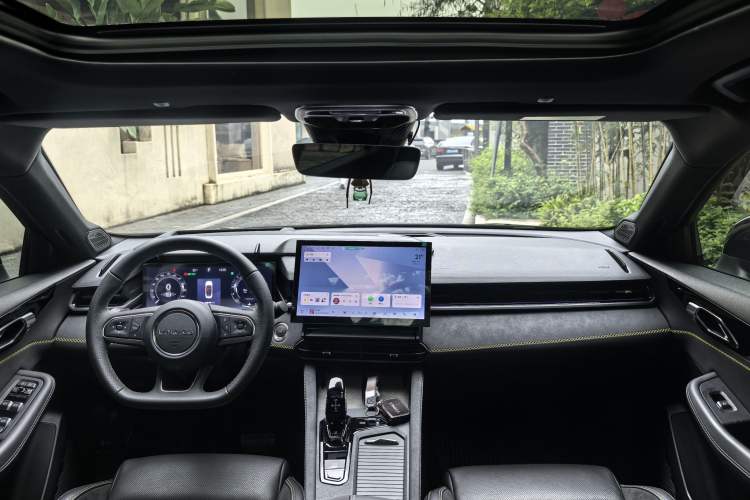 Used Lynk & Co 03 2023 2.0TD DCT H-Power Halo Interior 8