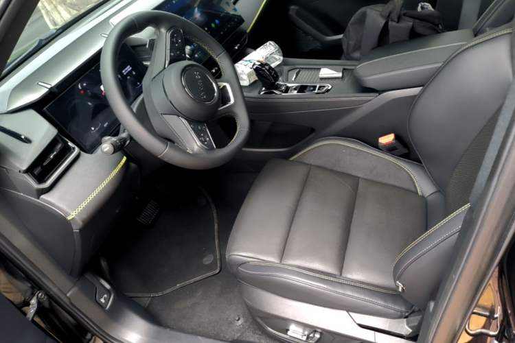 Used Lynk & Co 03 2023 2.0TD DCT JingPro Left Front Seat