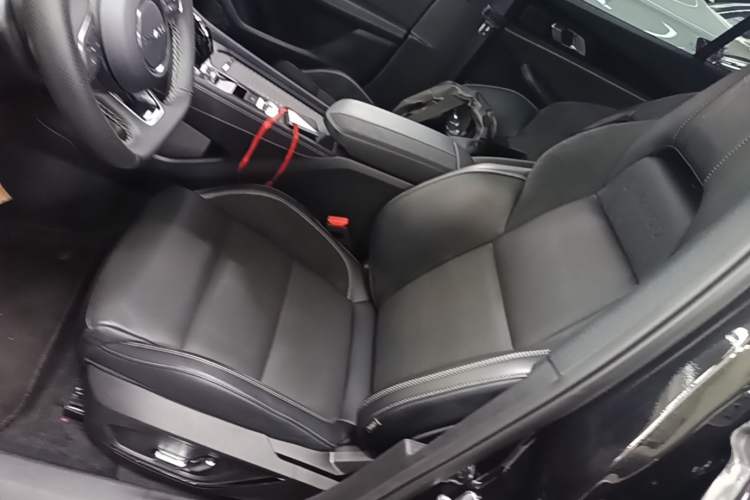 Used Lynk & Co 03 2023 2.0TD DCT JingPro Left Front Seat