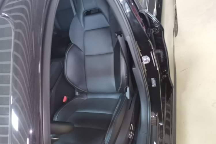 Used Lynk & Co 03 2023 2.0TD DCT JingPro Left Front Seat