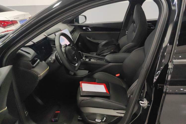 Used Lynk & Co 03 2023 1.5TD DCT JingPlus Left Front Seat